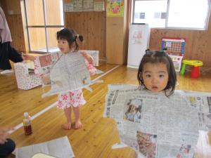 新聞紙でドレスを作ったよ！